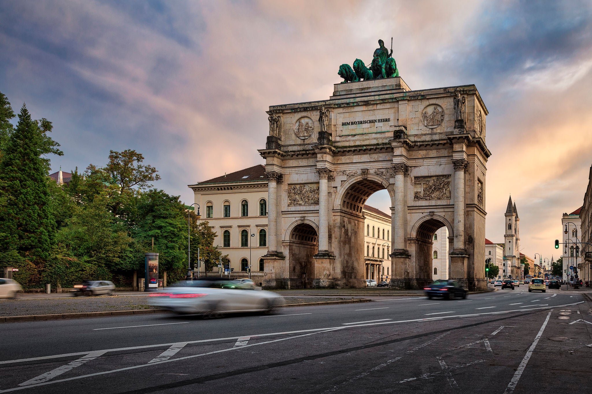 Victory Gate with City traffic, Munich, Bavaria, Germany