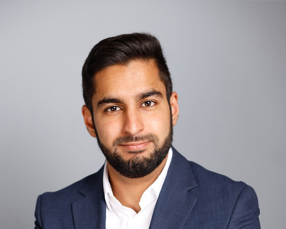 Porträtfoto von Milad Akbary
