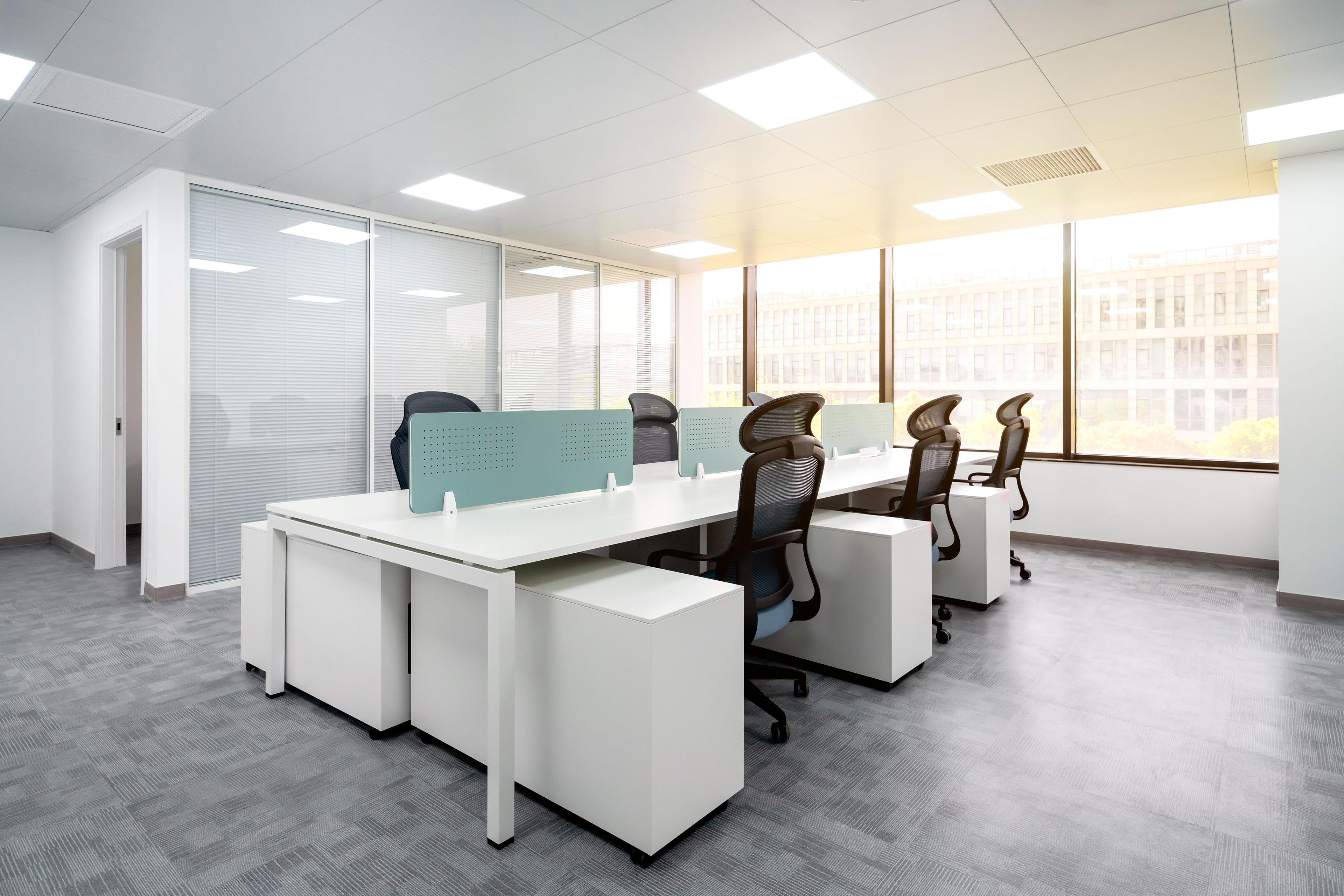 Leere Büroplätze